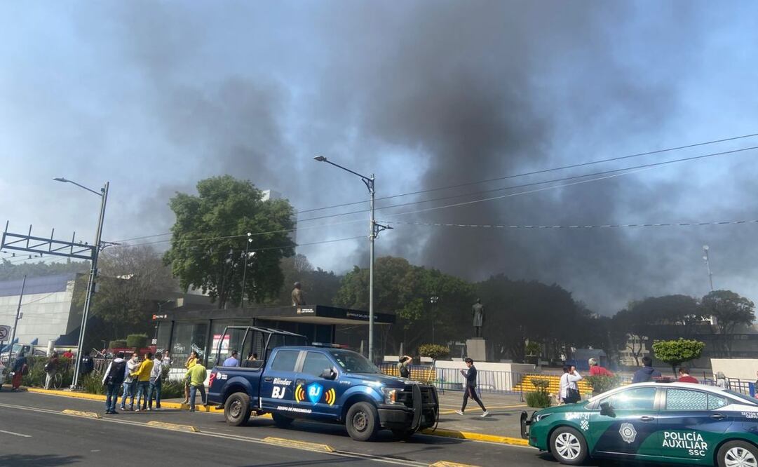 El incendio ocurrido en una bodega del estacionamiento del Centro Deportivo de la alcaldía Benito Juárez, cobró la vida de 4 personas (11/12/2024). Foto: Juan Carlos Williams / EL UNIVERSAL