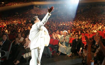 Músicos, actores y políticos lamentan muerte de Juan Gabriel