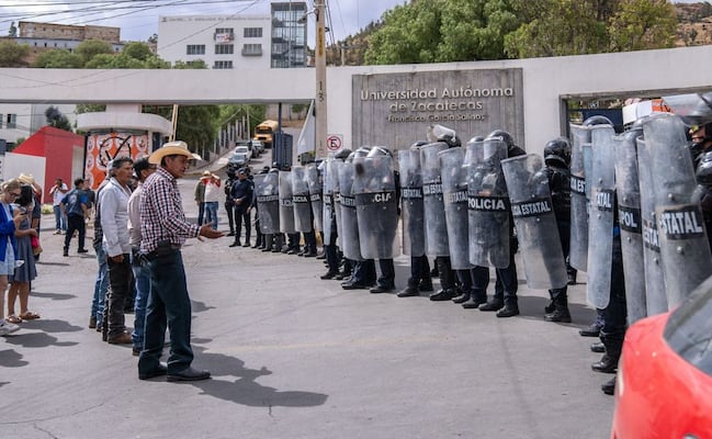 Policías disuelven manifestación de productores de frijol en Zacatecas; hay siete detenidos