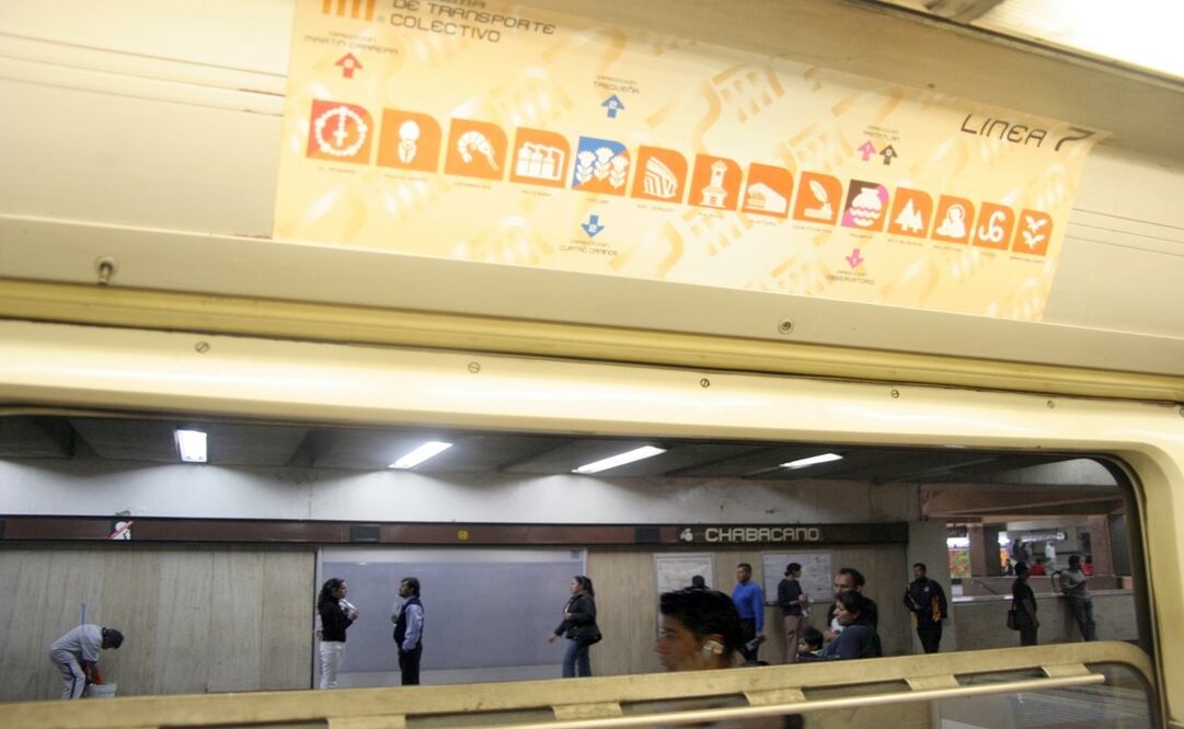 Son 14 las estaciones del metro que conforman su línea 7. Las estaciones Auditorio, Polanco, Río San Joaquín y Tacuba de la línea naranja, número conforman el tramo del que hablamos en esta entrega de Mochilazo en el Tiempo. Foto Carlos Mejía EL UNIVERSAL.