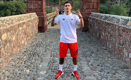 Víctor Guzmán celebra su cumpleaños alejado de la Liga MX