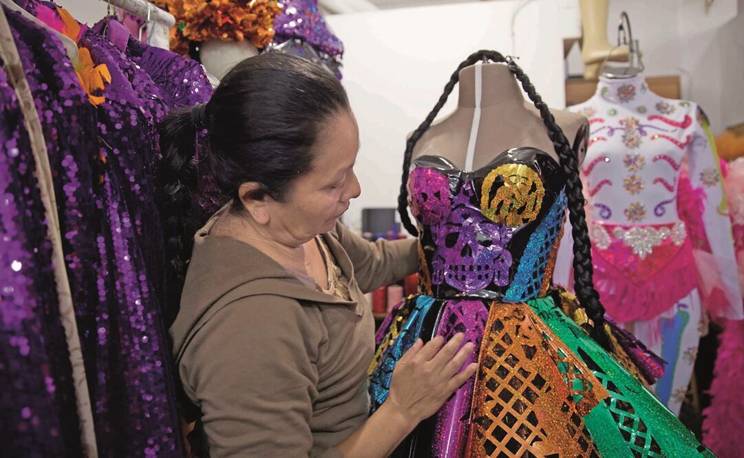 En su mayoría, los disfraces que se usarán en el desfile fueron reutilizados de años anteriores.