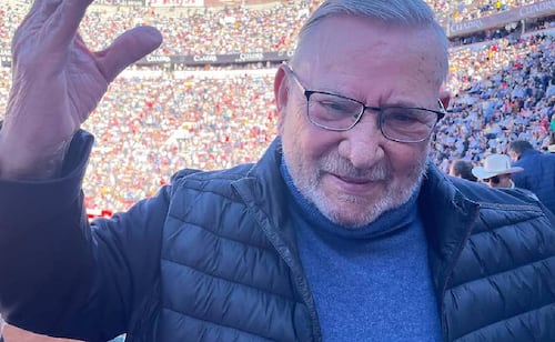 Muere Chucho Gallegos, periodista de espectáculos y fundador de TVyNovelas, a los 84 años