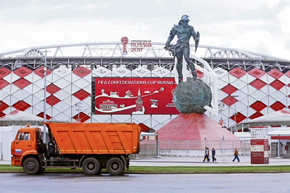 En los estadios de la Copa Confederaciones se podrá pagar con una tarjeta conmemorativa de prepago, además de tarjetas de crédito y débito. (SERGEI CHIRIKOV. EFE)