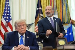 Trump vuelve a desafiar la ciudadanía por nacimiento en EU: firma decreto contra el “turismo de maternidad”