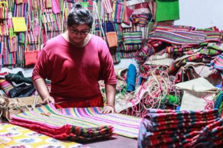 Entre colores y tradición, potosinos tejen futuro con bolsas de ixtle