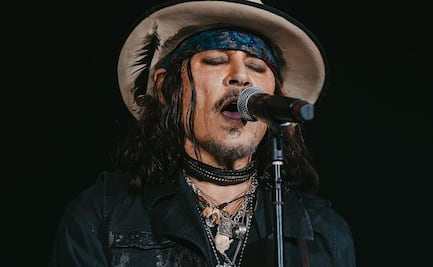 Johnny Depp reaparece en el escenario tras sufrir grave desmayo