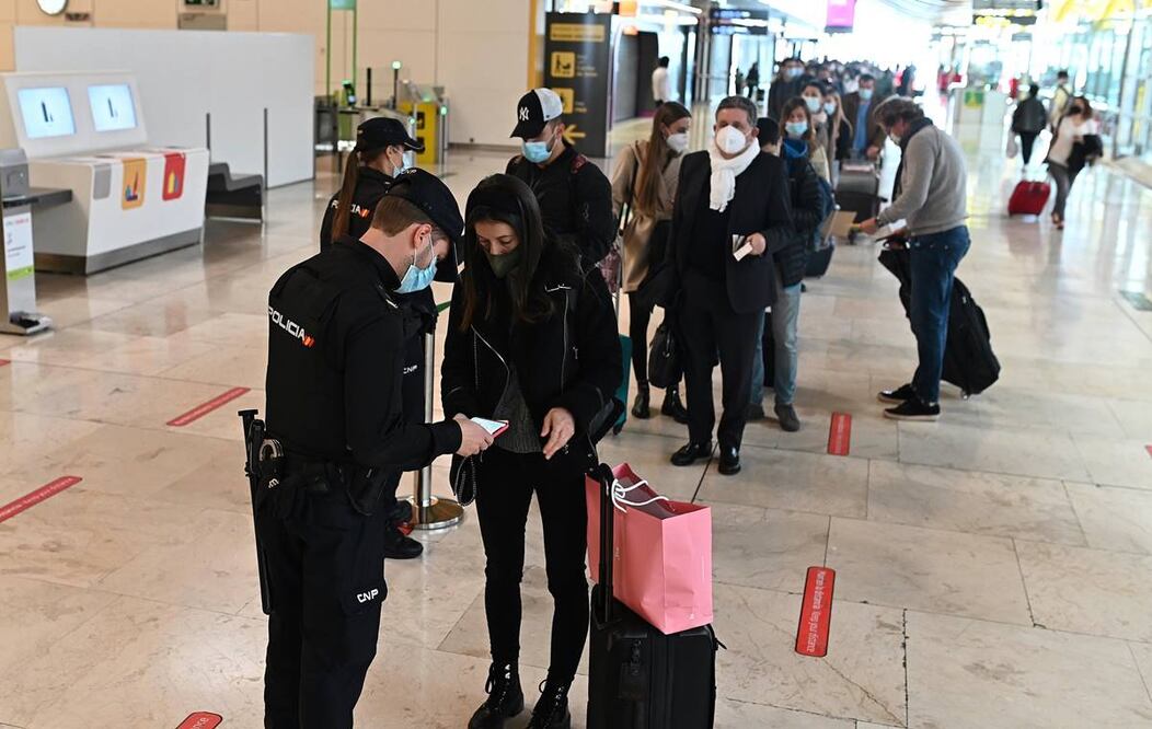 Control en el aeropuerto de Madrid. Foto: EFE