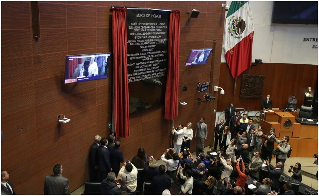Ceremonia para develar en el Senado inscripción “A los tres Juanes de la Sierra Norte, Beneméritos Ilustres en grado heroico del estado de Puebla”. Foto: Carlos Mejía/ EL UNIVERSAL