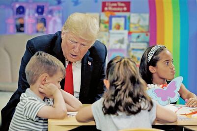 Dan inmunidad a jefe de finanzas de grupo Trump