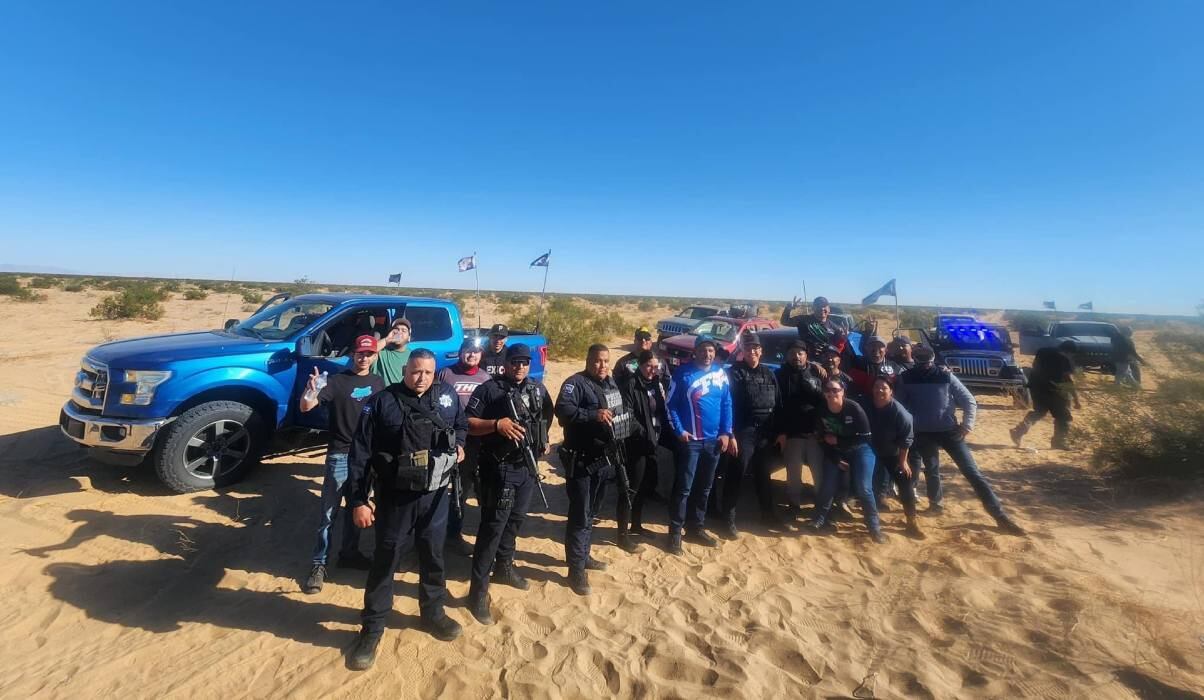 Rescatan a cinco travesilleros perdidos en el desierto de Altar, Sonora; se quedaron varados porque se descompusieron sus autos