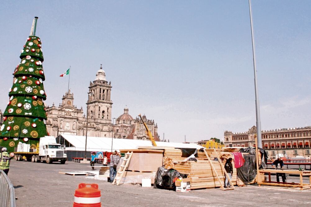 Para este año se ocuparán 4 mil 693 metros de la Plaza de la Constitución para la colocación de infraestructura, atención al público, servicios, sustentabilidad y mayor diversidad de atracciones. (FOTO: IRVIN OLIVARES. EL UNIVERSAL)