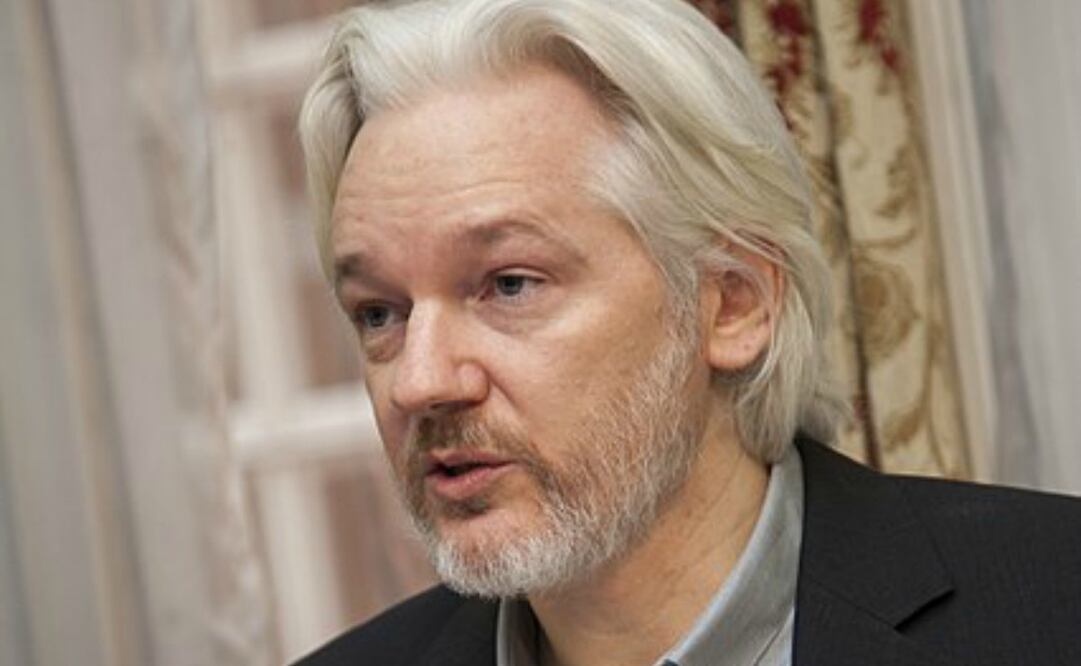 Assange es acusado de espionaje. 