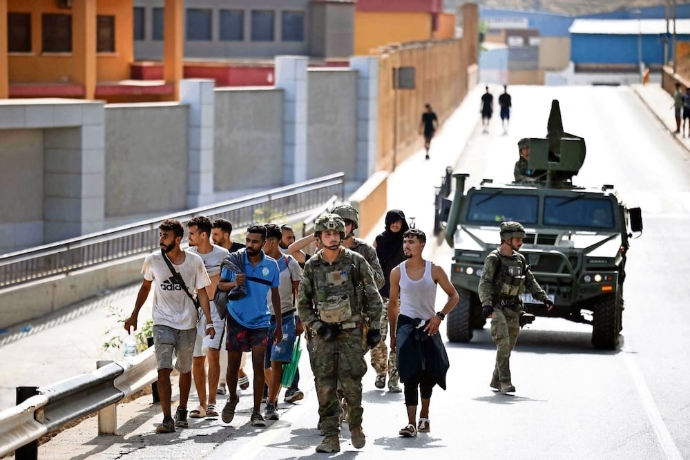 El blindaje responde a los llamamientos a un nuevo cruce masivo a Ceuta reproducidos en redes sociales en los últimos días. Foto: AFP:HENRY NICHOLLS