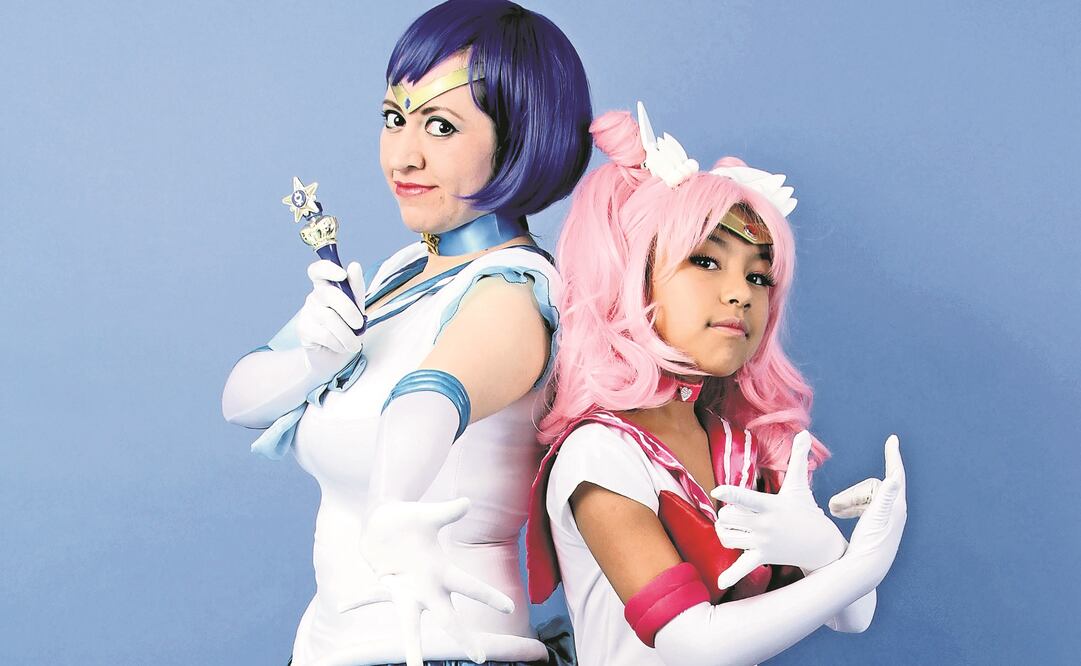Silver Misao, de 29 y Yiyi, de 9 años, como Sailor Mercury y Chibi Moon (CARLOS MEJÍA. EL UNIVERSAL)