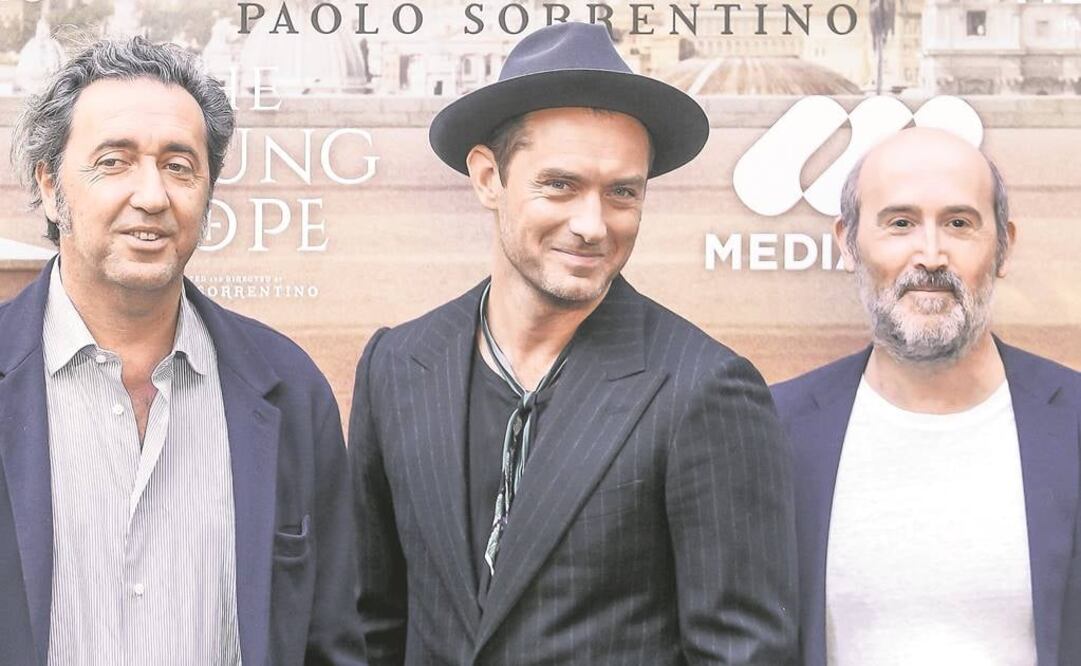 El director Paolo Sorrentino con los actores Jude Law y Javier Cámara (CLASOS)
