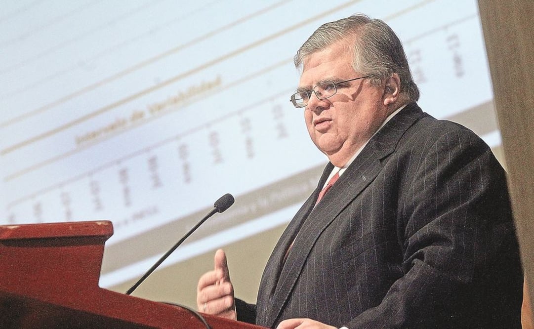 Reconoce Presidencia "destacada labor" de Carstens en Banxico