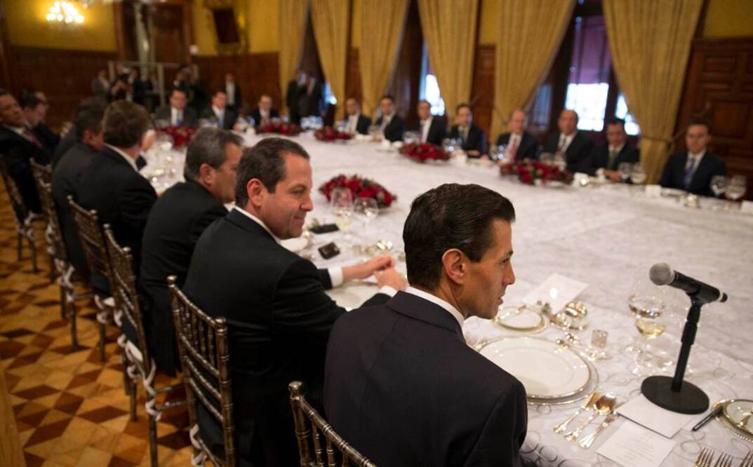 El presidente Enrique Peña Nieto y Eruviel Ávila, gobernador del Estado de México, en reunión con gobernadores del país (ESPECIAL)