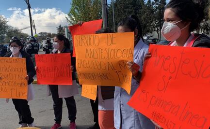 Médicos protestan por ser excluidos de vacunas anti Covid-19 en Toluca