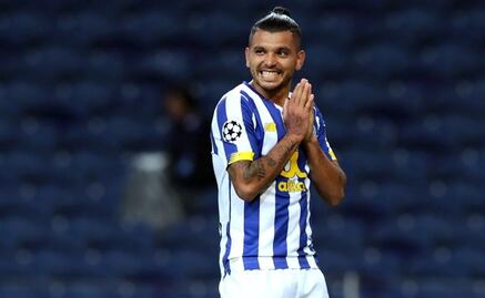 'Tecatito' Corona no es convocado con el Porto; sigue negociando con el Milan
