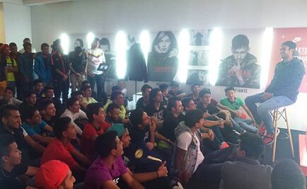 Alejandro Castro motiva a futuros futbolistas