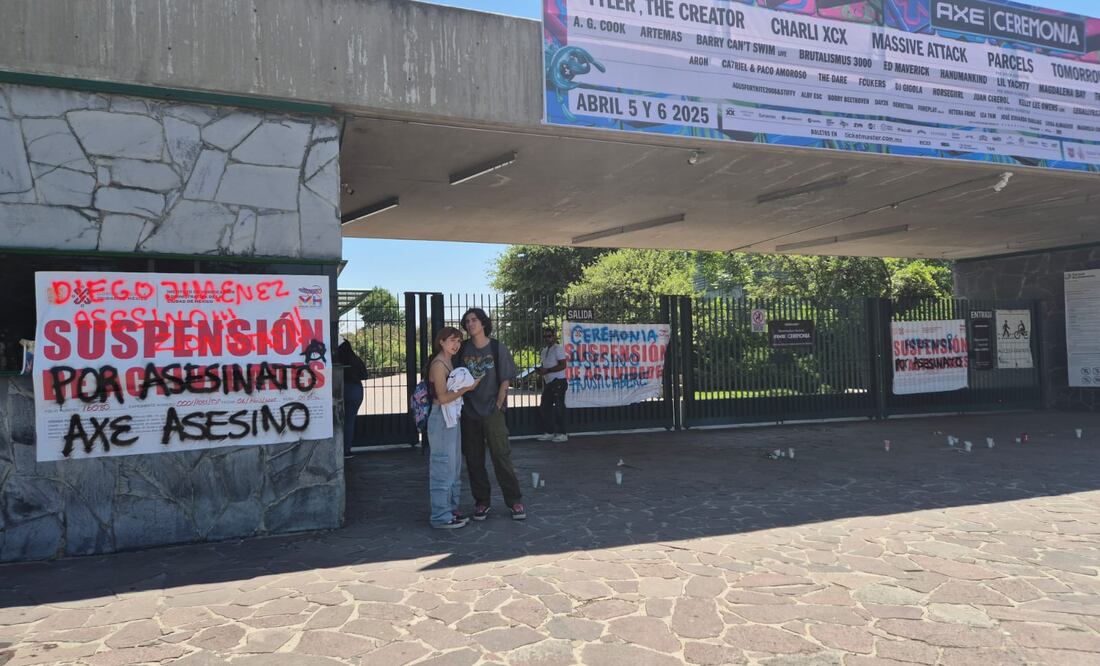 Comenzó el segundo día de reembolso en el Parque Bicentenario para los asistentes al Festival Axe Ceremonia en donde murieron dos fotoperiodistas tras ser aplastados por una grúa que cayó sobre ellos el pasado sábado 5 de abril. (Foto: Jorge Alejandro Medellín/ EL UNIVERSAL)