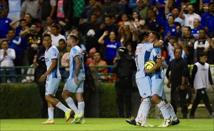 Cruz Azul gana ante León; hubo cinco goles y el partido se detuvo algunos minutos por un apagón