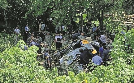 Mueren tres marinos tras desplome de helicóptero