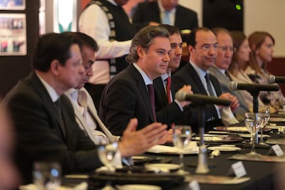 Nuño se reúne con familiares de heridos en colegio de Monterrey