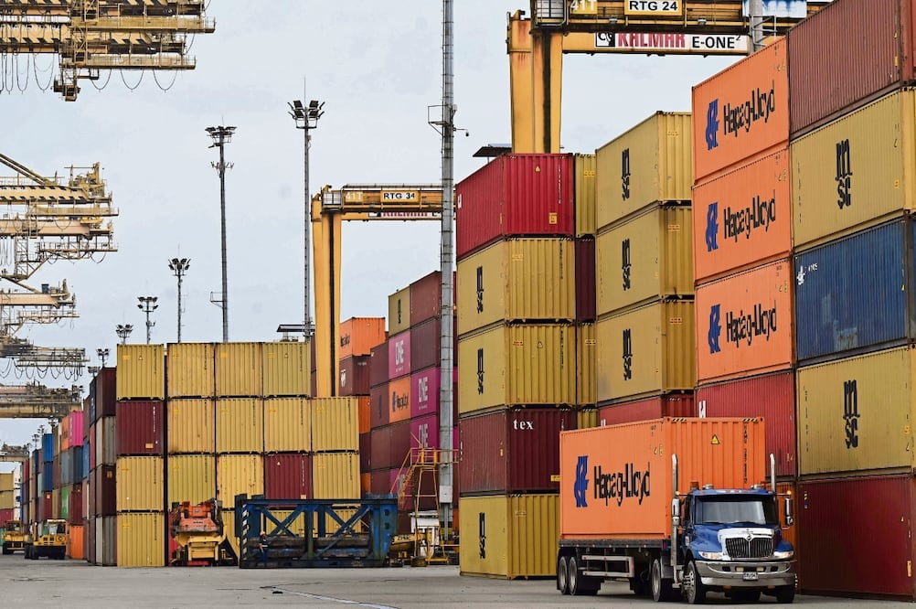 La Secretaría de Economía destacó que la aplicación de aranceles permitirá reforzar el programa ‘Hecho en México’ y fomentar el consumo interno. Foto: de JOAQUIN SARMIENTO. AFP