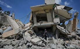 Irán lanza drones y misiles a Baréin y Kuwait tras bombardeos de EU; amenaza con detener las negociaciones