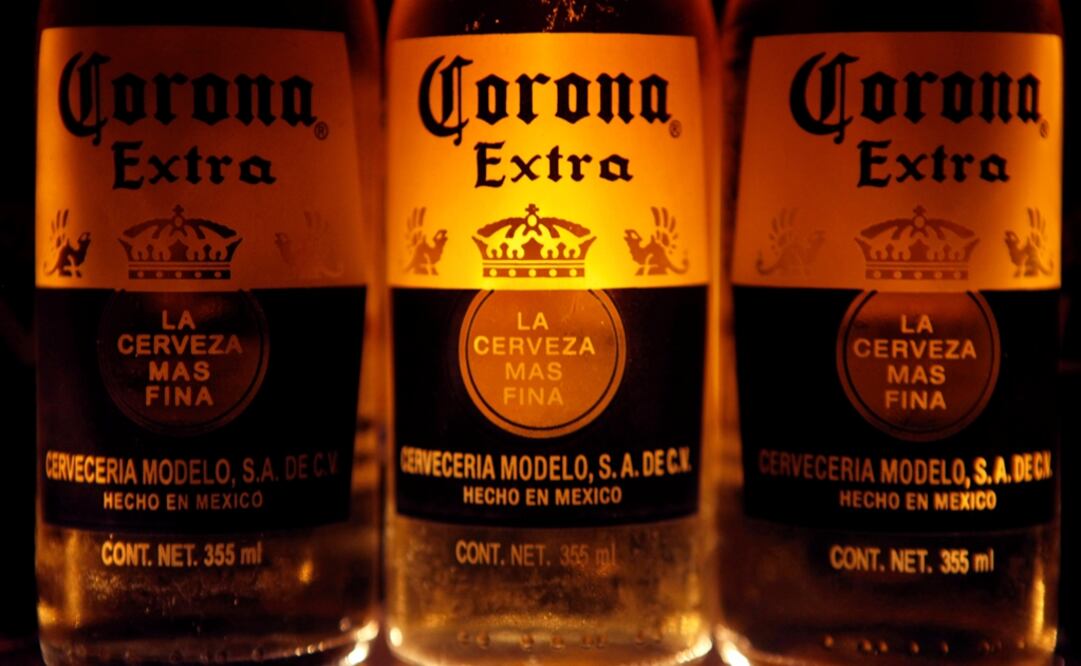 Corona beer bottles – Photo: Edgard Garrido /REUTERS