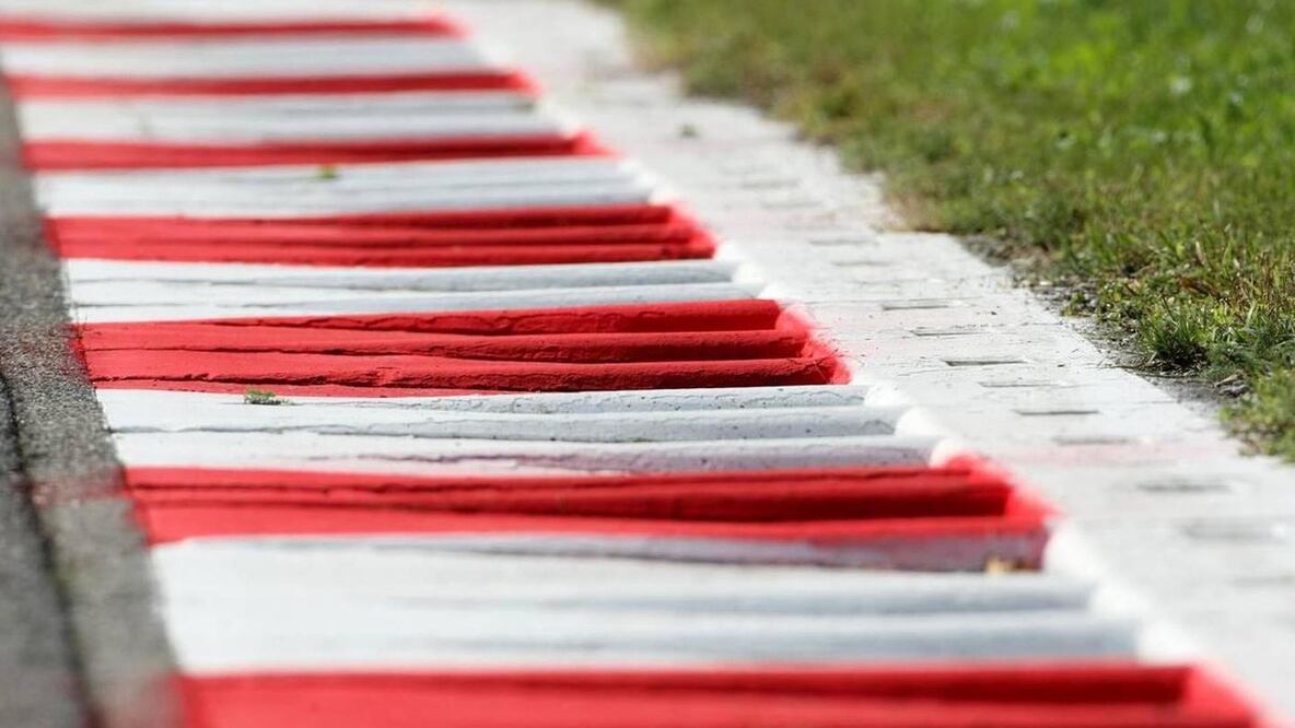 Por qué los circuitos de F1 tienen “lavaderos” en las curvas