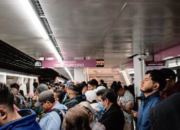 Usuarios de Línea 1 padecen tardanza de trenes: hasta 15 minutos para abordar