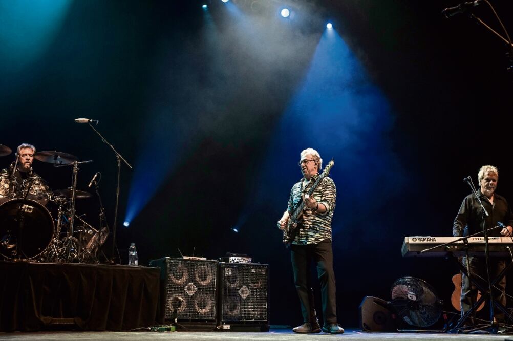 El grupo dedicó una canción a las mujeres presentes. (CRISTOPHER ROGEL BLANQUET. EL UNIVERSAL)