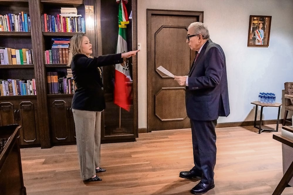 El pasado viernes, Rubén Rocha reasumió el cargo como gobernador y tomó protesta a Yeraldine Bonilla como parte de su gabinete. El sábado pidió nuevamente licencia al cargo. Foto: Archivo EL UNIVERSAL