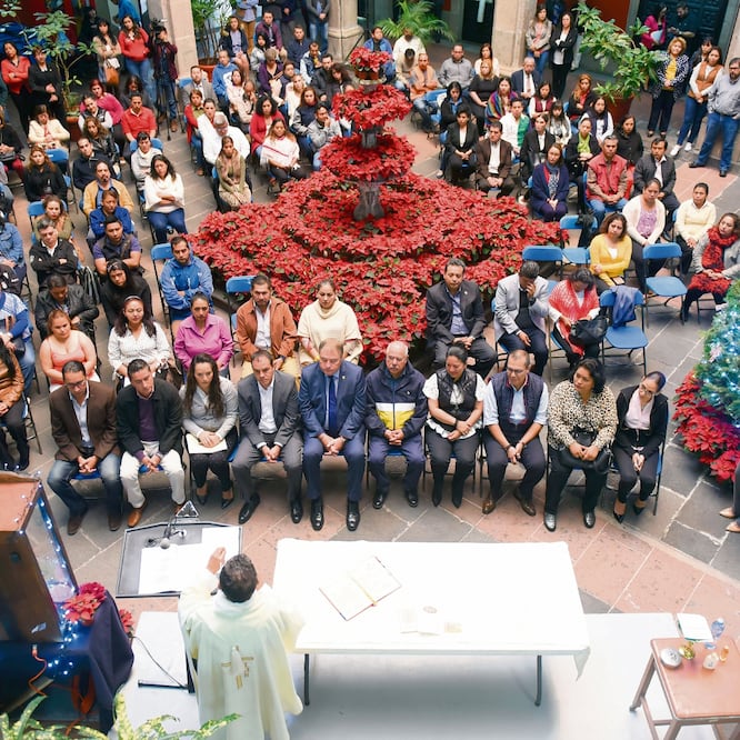 El gobernador Cuauhtémoc Blanco y funcionarios estatales participaron en el festejo a la Virgen de Guadalupe que generó críticas de opositores. Foto: JOSÉ ANTONIO RIVERA. EL UNIVERSAL