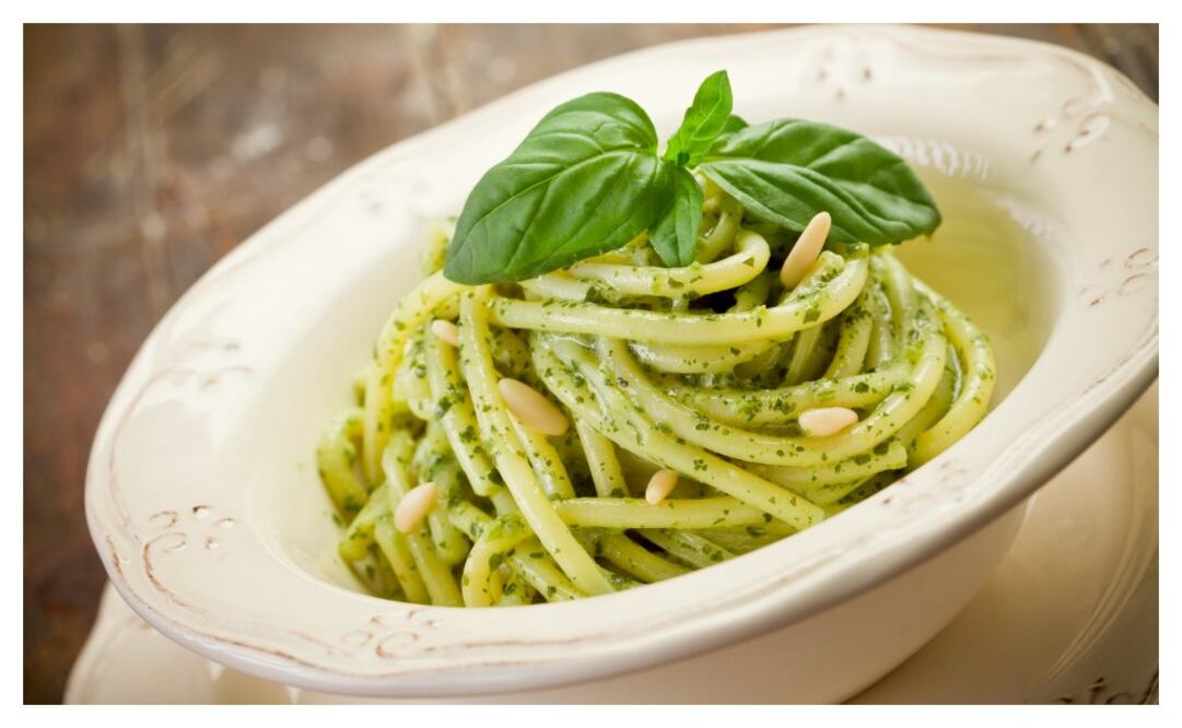 Un puño de pasta cruda rinde para 4 personas.
