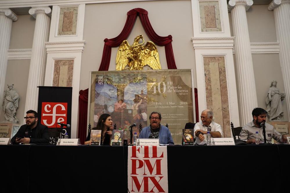 Paco Ignacio Taibo II presenta el programa de novedades del Fondo de Cultura Económica en el marco de la Feria Internacional del Libro del Palacio de Minería (JUAN CARLOS REYES. EL UNIVERSAL)