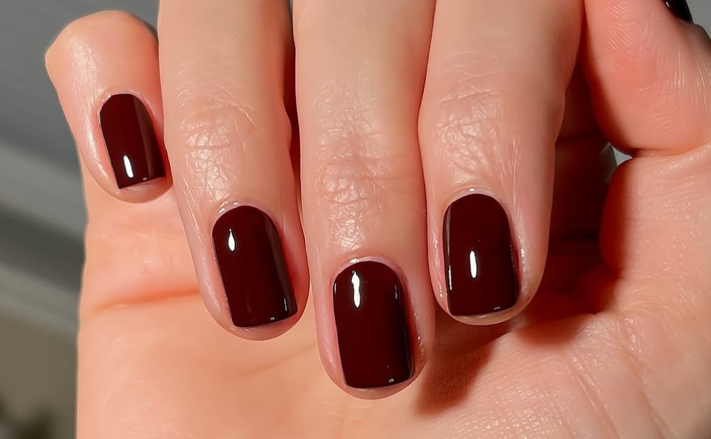 Cherry mocha nails. Foto: Instagram @lovefreshpaint