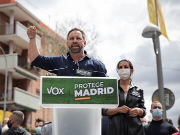 ¿Quién es Santiago Abascal, el líder de la ultraderecha, que ve a "los españoles primero"?