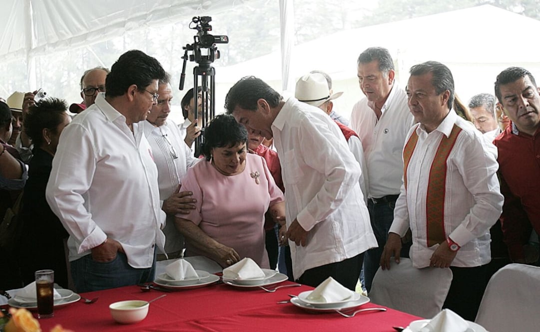 Carmelita y Yunes en el rancho San Julián. /Alejandro Acosta - EL UNIVERSAL