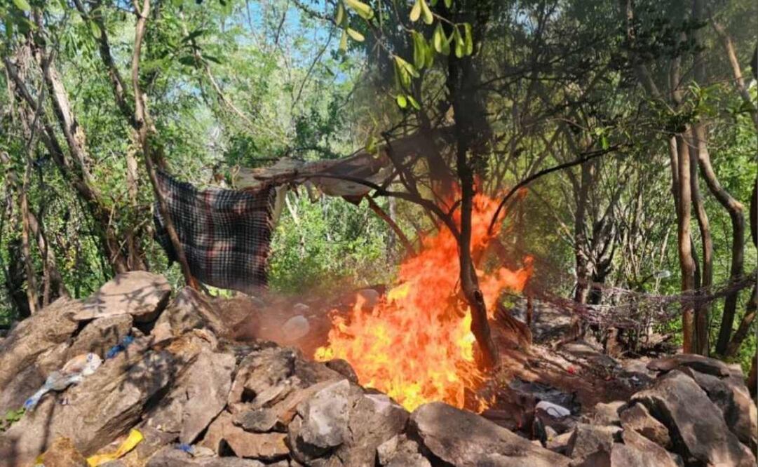 Cerca Tecolotes, en la sindicatura de Tepuche, en Culiacán, el ejército localizó un campamento clandestino (21/10/2025). Foto: Especial