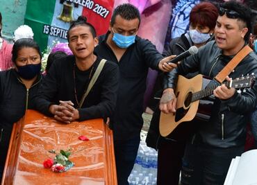 "Donde veas esta cruz ahí estaré yo": Sepultan a Paola y su hijo Dilan, víctimas de derrumbe en el Chiquihuite