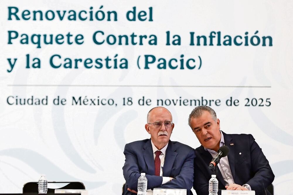 Julio Berdegué, secretario de Agricultura y Desarrollo Rural, y Francisco Cervantes, presidente del CCE. Foto: Berenice Fregoso EL UNIVERSAL