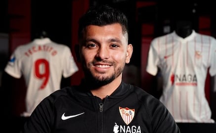 Tecatito Corona reaparece en convocatoria del Sevilla tras superar dura lesión