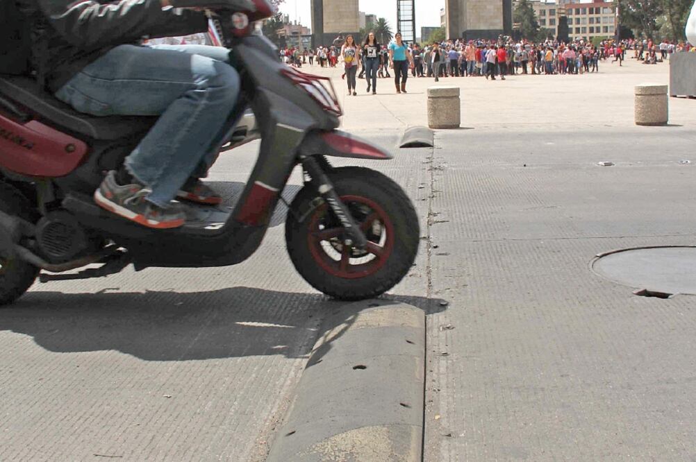 El titular de Seciti, René Drucker Colín, criticó la falta de uniformidad en los topes existentes en la Ciudad, destacó que algunos, por su forma y tamaño, dañan los vehículos (AGUSTÍN SALINAS. EL UNIVERSAL)