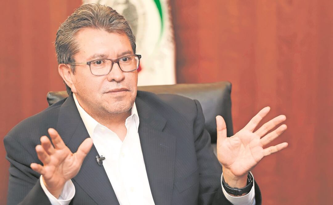 La noche del sábado, Ricardo Monreal vivió la demora en la llegada de su vuelo a la Ciudad de México, por lo que dijo que urge resolver este problema que es recurrente. Foto: Archivo/EL UNIVERSAL