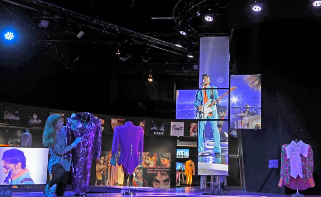 A más de un año de su muerte, el legado de Prince es recordado en Londres a través de una gran retrospectiva  FOTO: REUTERS 