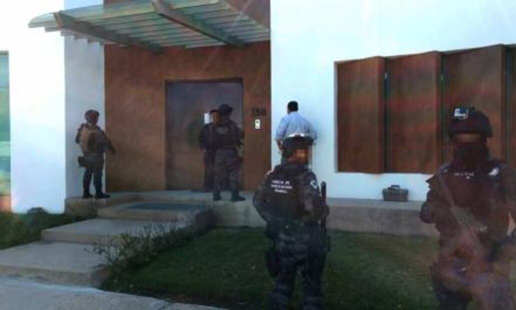 Catean casa de suegros de Duarte; hallan 54 mil dólares
